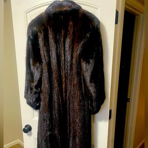 Alaskan Fur full length (53 inches) Mink. Excellent condition!